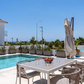 Private Pool 3BR Villa Near Beach Larnaca, hotel in Sophtadhes