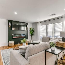 Completely renovated home with EV charger!, hotell i Tulsa