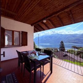 Casa dei Nonni, Brissago, Lake Maggiore Views, hotel v destinaci Brissago