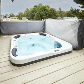 The White Rose Lodge with Hot Tub