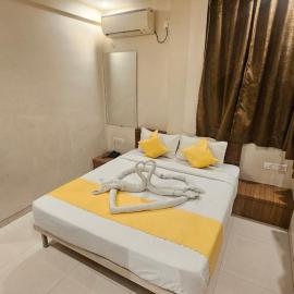 Hotel Trimurti Executive, hotel em Dāpuri