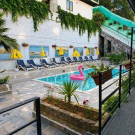 Chalet Duplex N 6 avec piscine, מלון בBouzareah