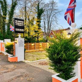 All Seasons Gatwick Guest House & Parking, hotel in Horley