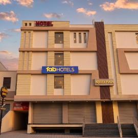 FabHotel Aqueens Plaza - Near Jawahar Circle, Patrika Gate, hotel v destinácii Siroli