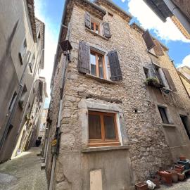 Maison de village atypique au cœur de Sauve Centre historique Cévennes