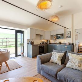 1 Bed in Wyke Champflower oc-a34177