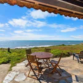 Moana Beachfront Fisherman House - Ocean View Near Porto、アプーリアのホテル
