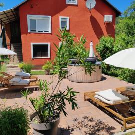 Holiday Home Modric, hotell i Otočac