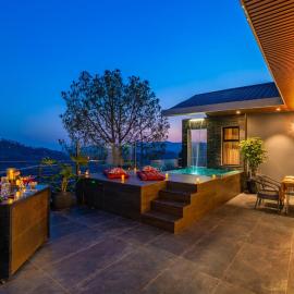 Sylvera Bliss Luxury Rock Villa & Plunge Pool, hotel em Barog