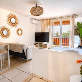 Appartement climatisé design au cœur de St-Aygulf à 200 metres la mer