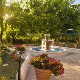 Lesvos Garden Retreats - Mountain Voyage Residences, hotel a Vatoússa