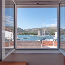Hostel Marina Trogir, hotel in Trogir
