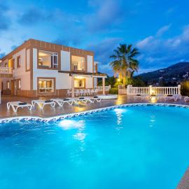 Large Villa near Ibiza Town Sleeps 2022, hotel in Sant Jordi