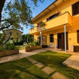 Casa Lago Blu - A Due Passi Dal Lago - ItalyWeGo