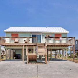 1026 Ocean Blvd - 4 Bedroom Beach Bungalow, hotel in Topsail Beach