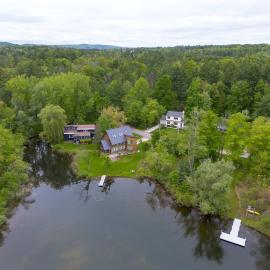 Imagine Being Lakeside, Kayaks, Fishing, EV Charger、レノックスのホテル