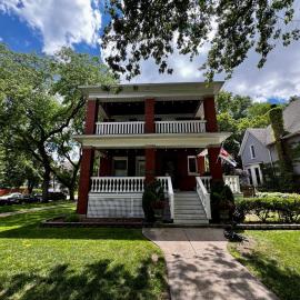 Elegant and Chic 2Bed 2Bath steps from the lake!