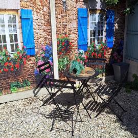 Bungalow - Sleeps 4 - Parking - Garden