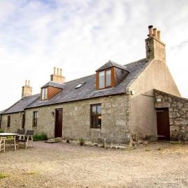 5 Bed 2 Bath Cottage with HotTub & Sauna, hotel in New Aberdour