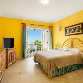 Stylish Beachfront 2BR Condo by Alicia Beach, hotell i Sosúa