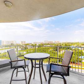 Seventh floor inviting open condo w shared pool & hot tub near everything