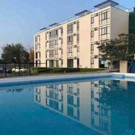 Relax at the lake - Pool - Pet friendly - WiFi, hotel u gradu Chantepec