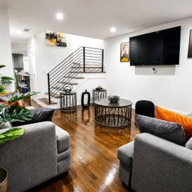 New 4-Bedroom, 5 Bed, 2.5Bath Near Downtown Boston, hotelli Bostonissa