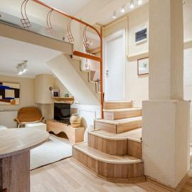 Chic Apartments in the Center of Alsancak, hotel di Konak