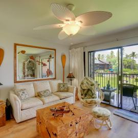 Beachside Molokai Condo w/ Lanai & Pool Access!, hotel in Kaunakakai