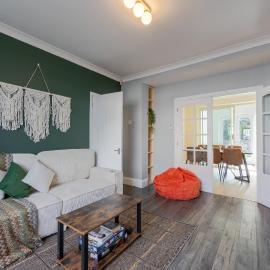 Perfect Booking 3 Bed Bristol Home with Free Parking, hotel in Brislington