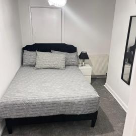 Cozy Two Bedroom Flat 1 Minute from Forest Hill Train Station, Hotel in Forest Hill
