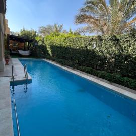 Luxury 5BR Villa with Private Pool, First Heights 6th October Cairo, hotel en Seis de Octubre