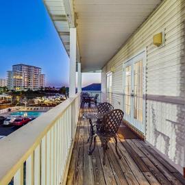 Dog-friendly condo with a pool hot tub & tennis courts - walk to the beach