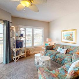 Classic Florida condo near the beach with heated pool hot tub tennis golf
