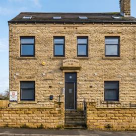 St John's Flats, Newsome, hotel in Huddersfield