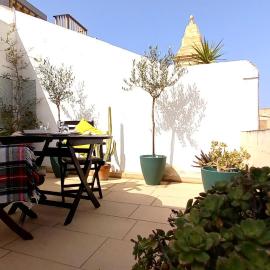 Ayla Studio House I Seaside Cosy and Modern, hotell i Birżebbuġa