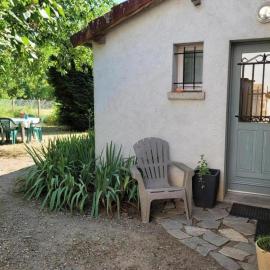 Maison 2 chambres avec jardin clos en Sologne, animaux acceptés - FR-1-489-258, хотел в Aurouer