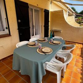 Pavillon Familial 2 Ch avec Terrasse Ensoleillée, à 10min de la Plage - FR-1-732-59, hotel in Argelès-sur-Mer