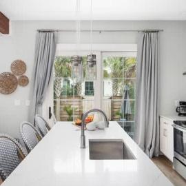 4BR Villa with Heated Pool - Walk to The Beach & Shops