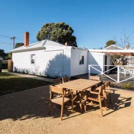 Coastal Cottage Retreat, hotel in Barwon Heads