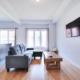 Serene 3 Bedroom Home in Pickering Near Toronto, hotel u gradu 'Pickering'
