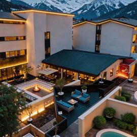 Qinghe Courtyard Jiuzhaigou QINGHE Hot Spring Luxury Private Hot Spring Villa, hotell i Jiuzhaigou