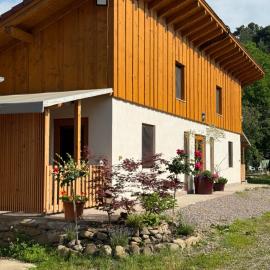 Rezi Pava, hotel v destinácii Pava