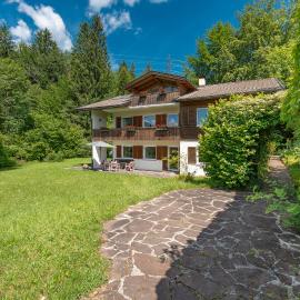 Auszeit am Walchensee mit Garten, Seeblick & Sauna, hotell i Kochel