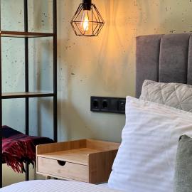 GNIZDO Loft Apartment Chernihiv near Val, Historic Center، فندق في تشيرنيهيفسكا