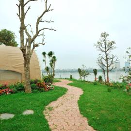 NSH Riverside Glamping Resort: Hanoi şehrinde bir otel