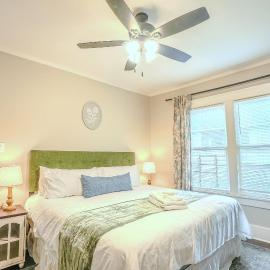 Centrally Located King Bed Midtown Liberty 2697