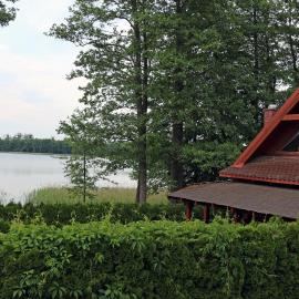 Domek nad brzegiem Jeziora Ołów, hotel di Ryn
