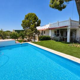Chalet con piscina en plena naturaleza, aire puro, hotel en Cheste