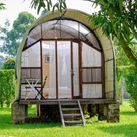 Buvi Camp, hotel i Buvi